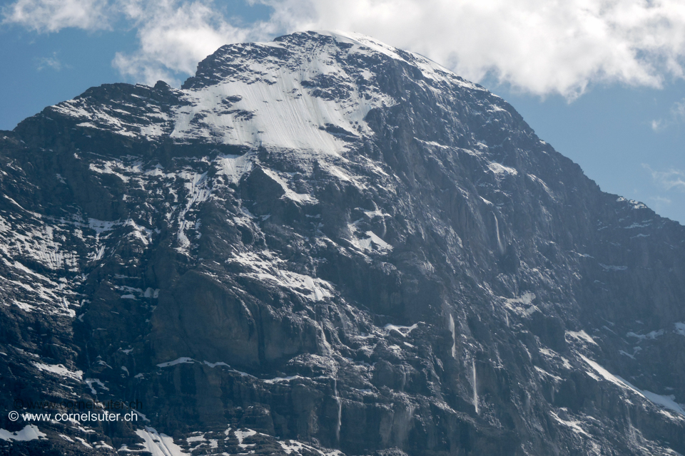 Zoom zur Eigernordwand. Dieses Bild schaffte es in den SLF Monats Bericht. (Klick Bericht lesen)