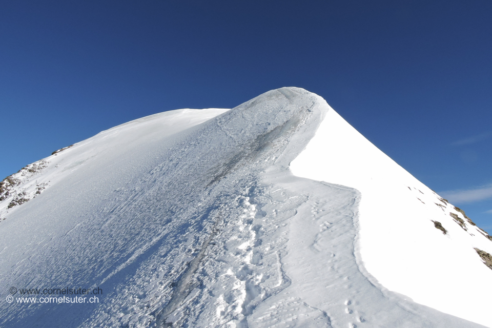 Ziemlich blank, mit Eisschrauben gesichert