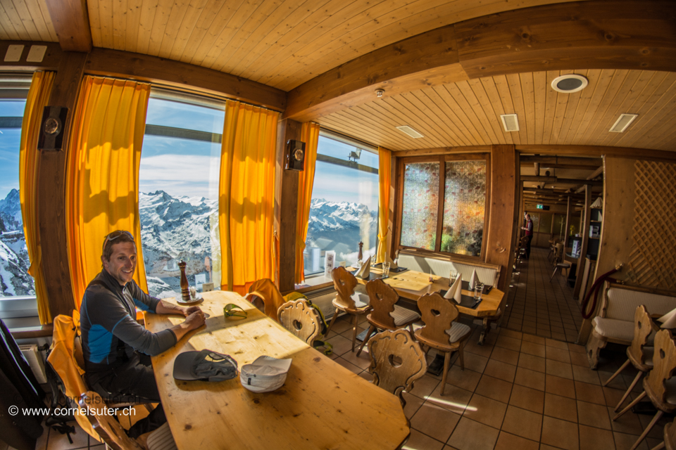 Kleine Stärkung im Restaurant mit Top Aussicht