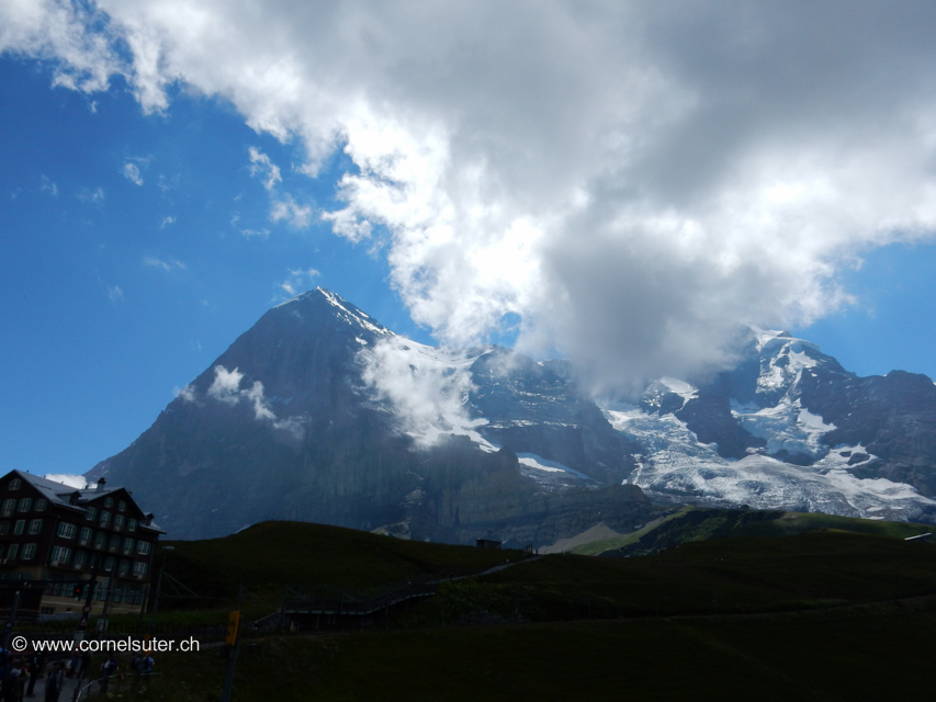 Angekommen bei der Kleinen Scheidegg Sicht zum Eiger 3970m