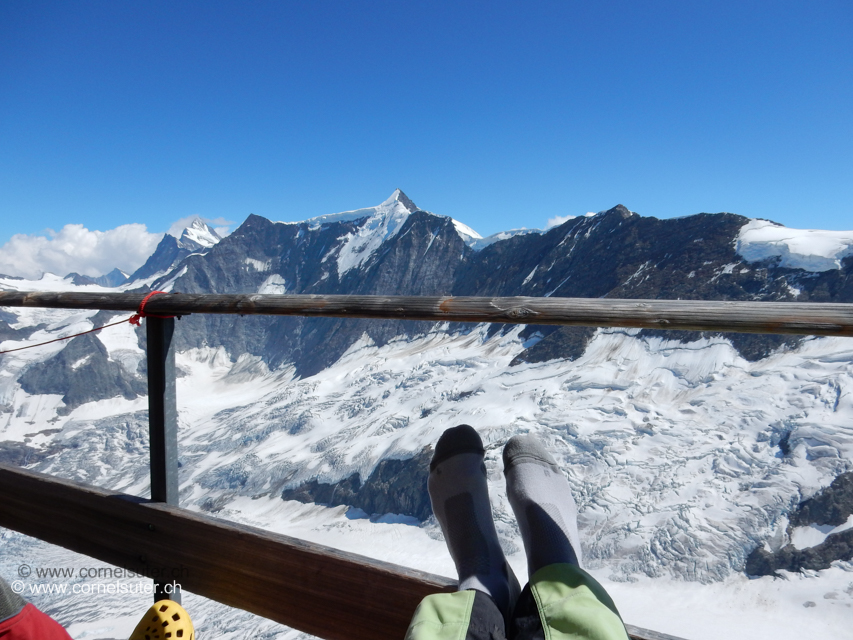 Links hinten das Finsteraarhorn 4274m (Klick Bericht lesen)