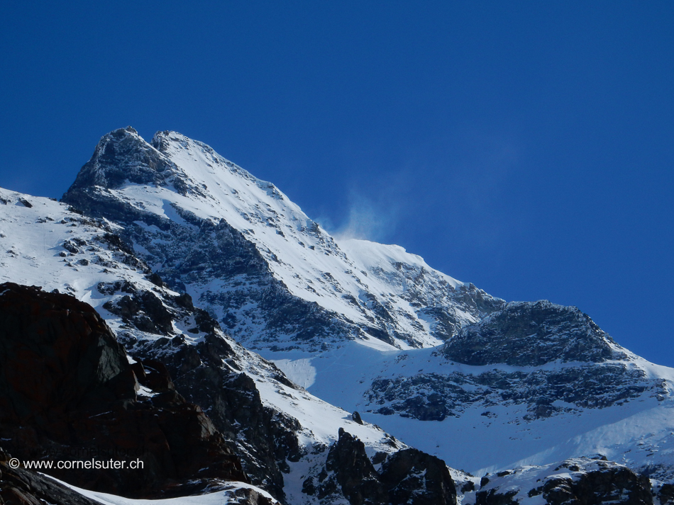 Grand Combin mit Schneefahnen.... Triebschnee...