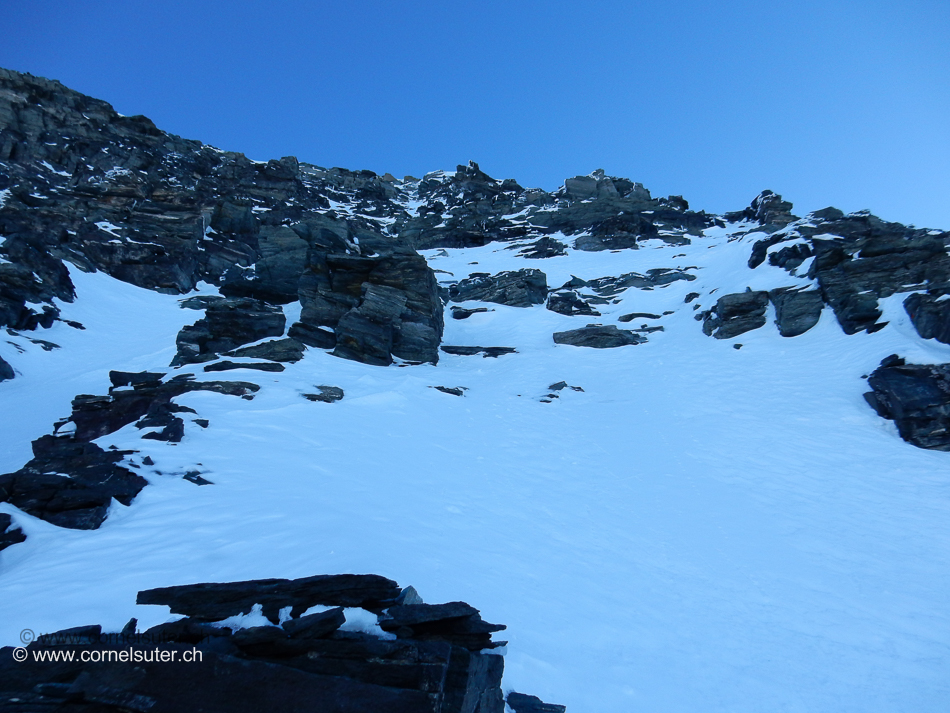 Am Aufstieg.... dem Treibschnee ausgewichen in die Felsen.....