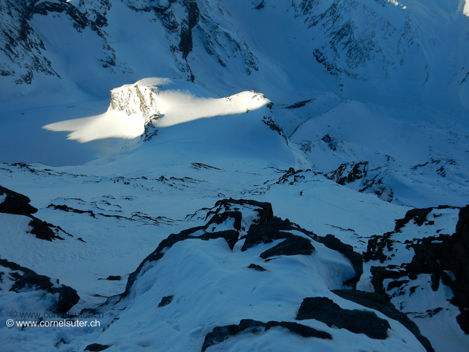 Am Aufstieg.... Tiefblick hinunter zum Plateau du Couloir..