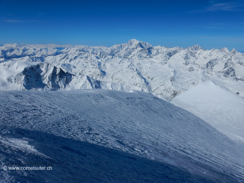 Auf dem Hauptgipfel, Sicht zum Mont Blanc 4808m.