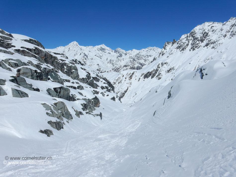 Am Ende des Glacier de Corbassière Abfahrt in die Schlucht...