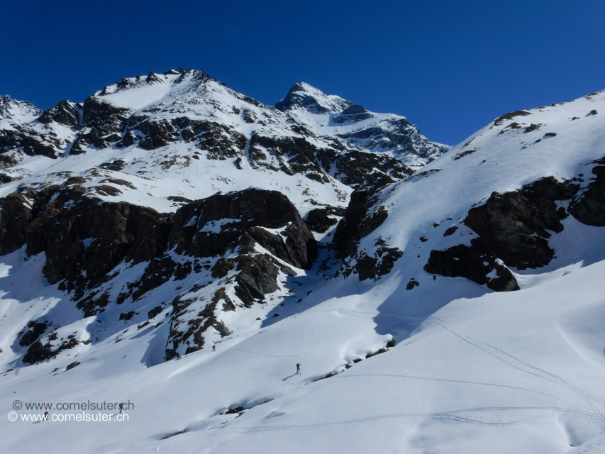 Sicht in die Schlucht was für den Aufstieg zur Vélan hütte nichts bringt.