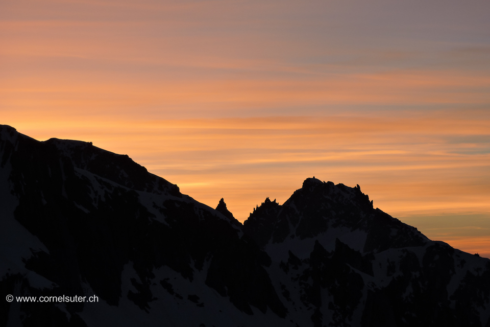 Zacken und Türme, Morgenrot.