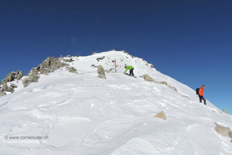 Die letzten paar Meter zu Fuss zum Oberalpstock 3328m.