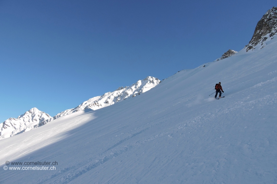 Ein paar Impressionen von der Gemsplanggen Abfahrt, juuuuz !!! Links der Gross Düssi 3256m.