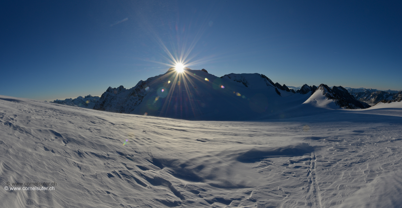 Die Sonne direkt über dem Sustenhorn 3503m.