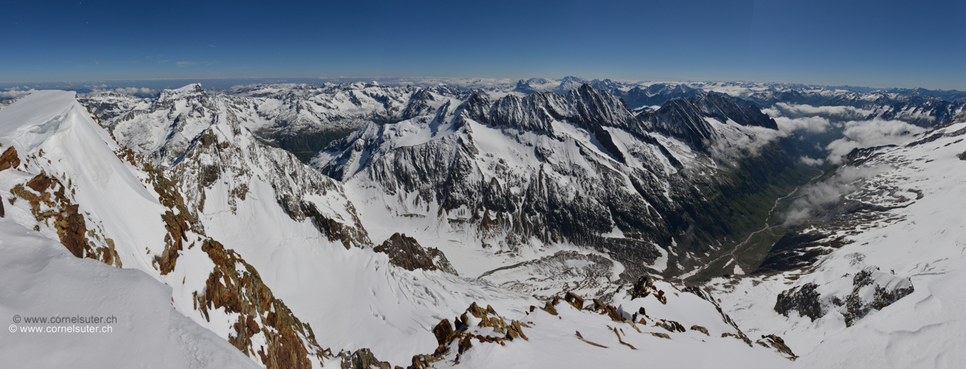 Sicht hinunter in das Voralptal usw.