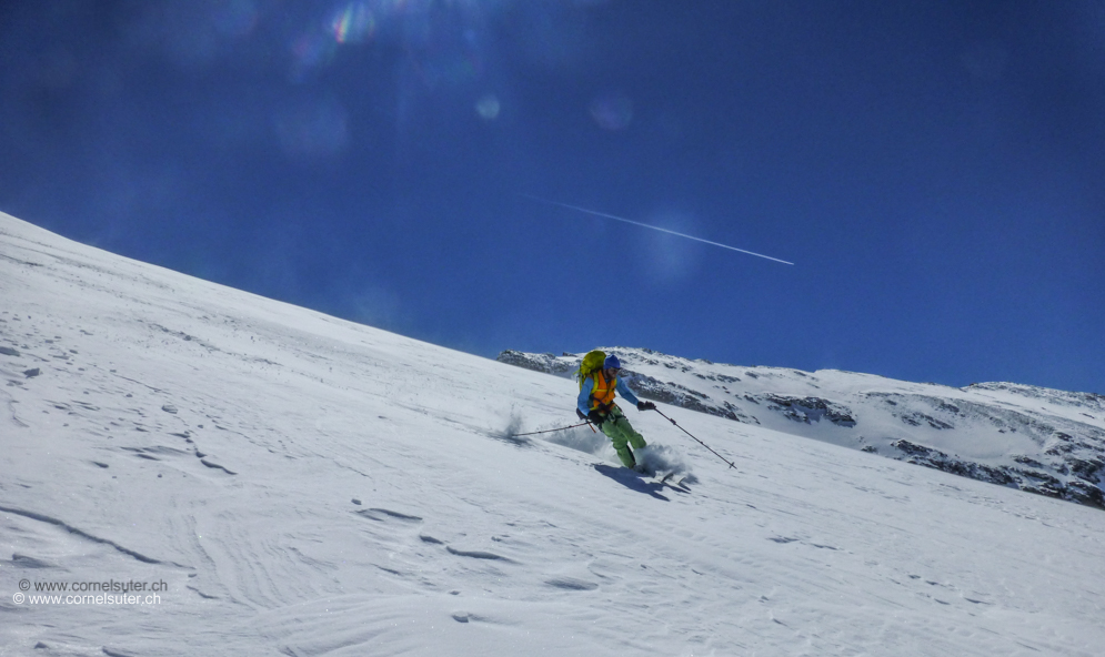 Abfahrt vom Sustenhorn, wie geil ist das den Skitour mitten im Sommer...!! (Bild von Walti)