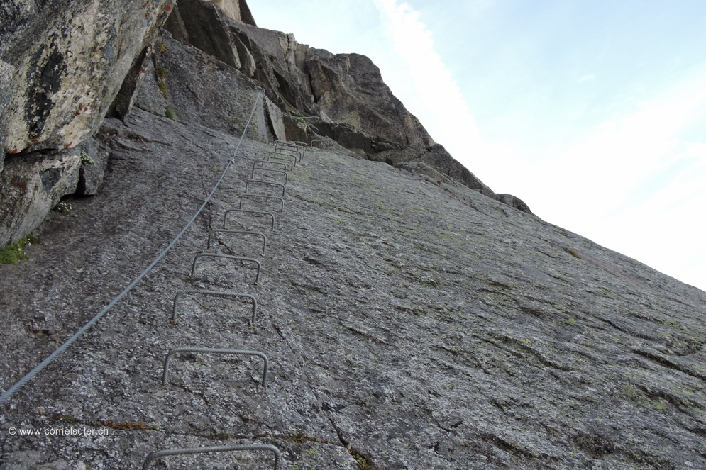 Am Aufstieg im Klettersteig