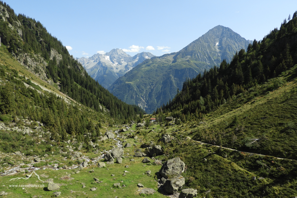 Bei Heitersbüel mit Sicht zum Chäserli.