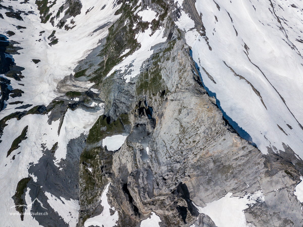 Flugbild Sicht hinunter zum Höch Turm 2666m.