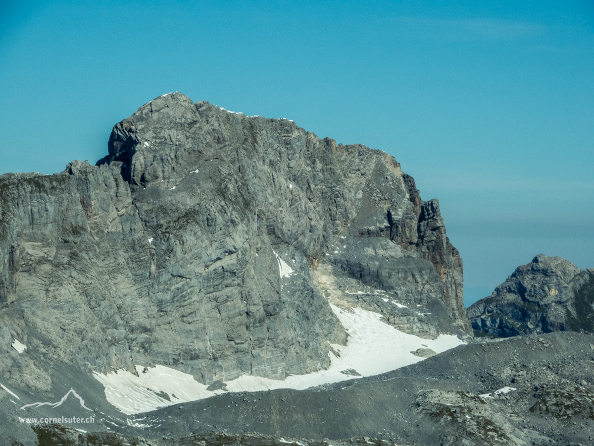 Sicht zum Bös Fulen und der einzige sichtbare Gletscher im Kanton Schwyz, oder was noch davon übrig ist.....