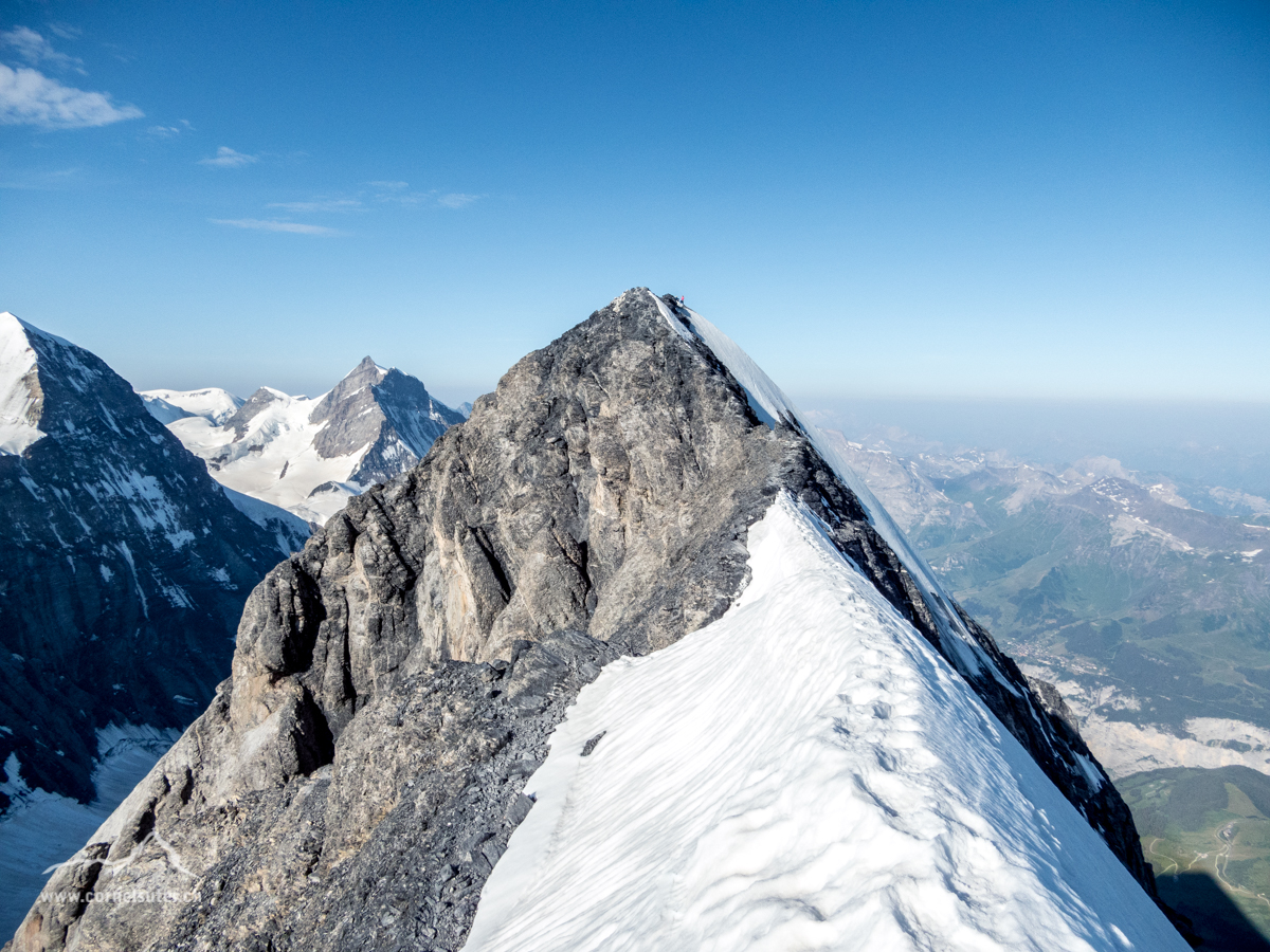 Jetzt sehen wir den Gipfel des Eigers 3970m, links hinten die Jungfrau 4158m wo wir 2 Tage zuvor waren.