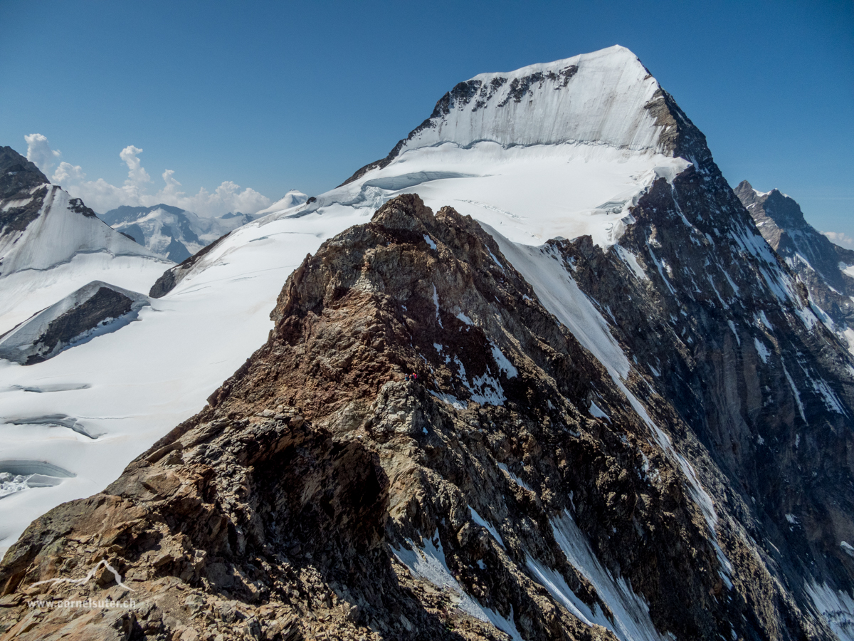 Weiter auf dem schönen Felsgrat bis zum Firngrat beim Südlichen Eigerjoch.