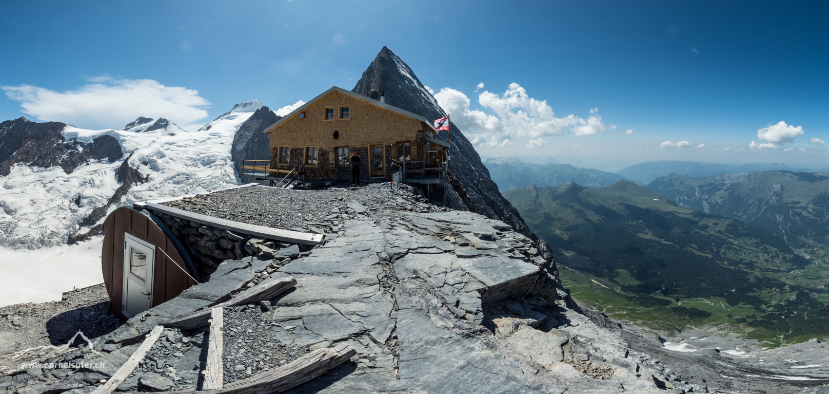 Ankunft bei der Mittellegihütte 3354m  Mittellegihütte 3354m  (Homepage / Karte)