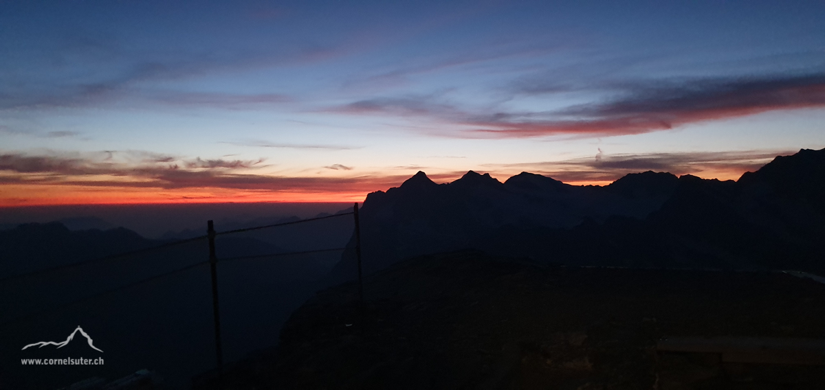 Morgenstimmung bei der Mittellegihütte um 5:15uhr. (Bild von Noel)