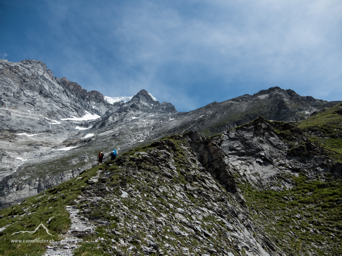 Nach der Bärenflue hat man bereits gute Sicht zur Tour am nächsten Tag, ganz oben beim markanten Turm gehts hinauf.