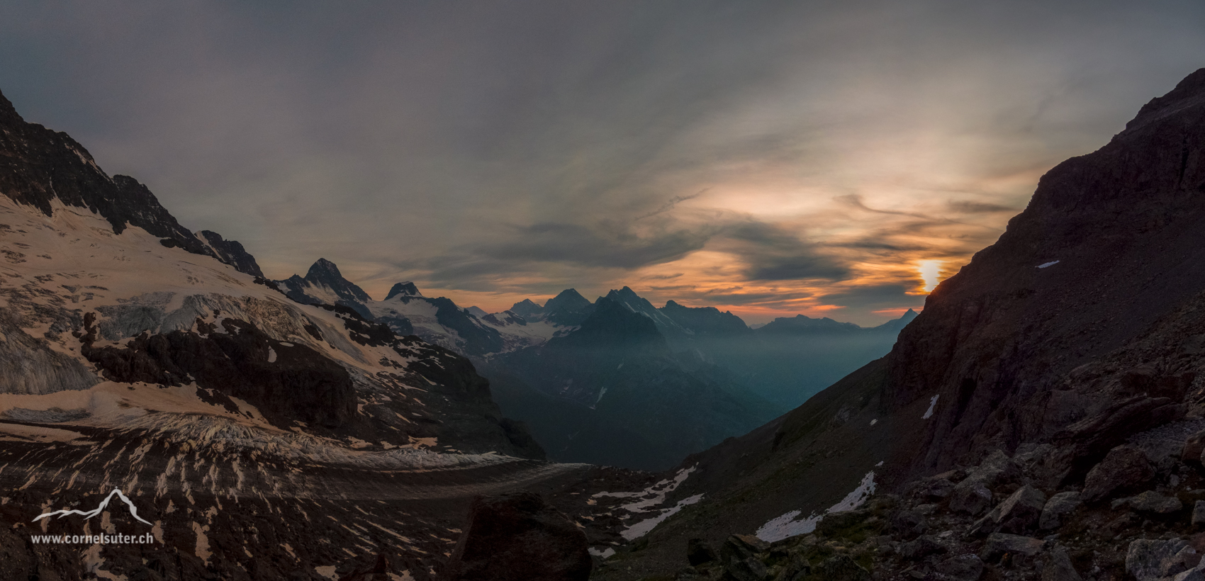 Abendstimmung bei der SAC Rottalhütte.