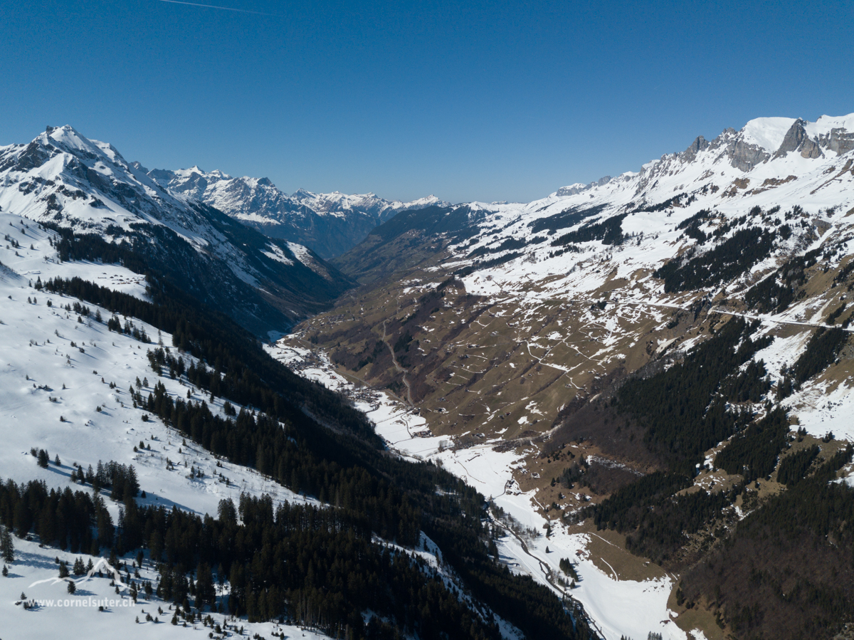 Flugbild übersicht am 23.März 2019, Sicht das Schächental Talauswerts.