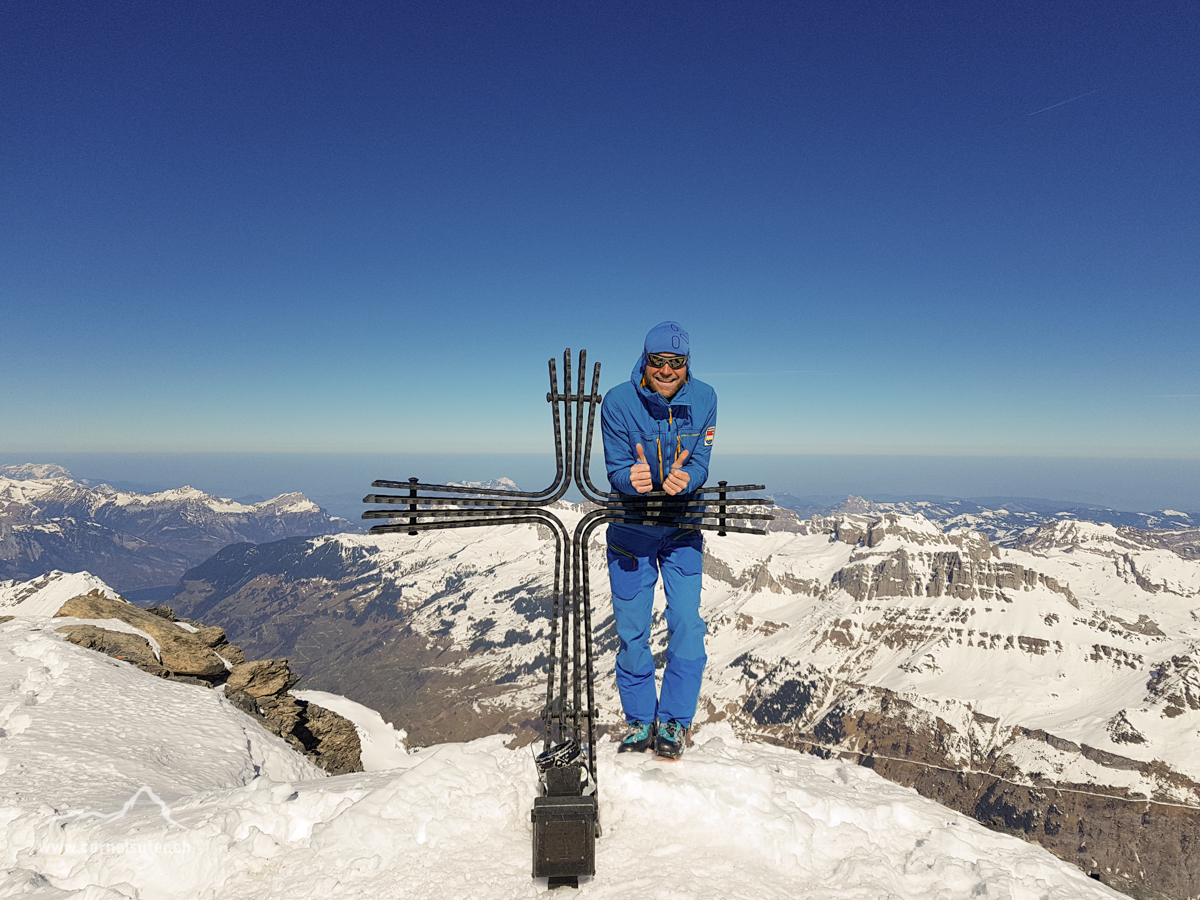 Freude herrscht auf dem Gross Schärhorn 3294m.