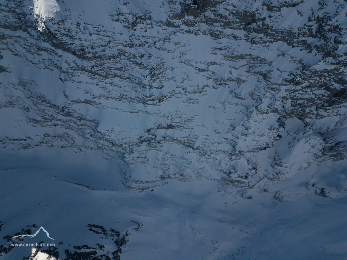 Sicht in die Gross Ruchen Nordwand, man glaubt es kaum dass es hier eine relativ einfach Route gibt (Klick Bericht lesen)