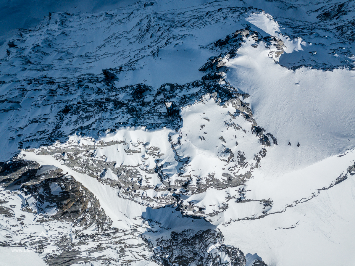 Gross Ruchen nochmals von oben, kommend von Rechts, oben am Bild gehts hinunter in die 1300m Hohe Nordwand.