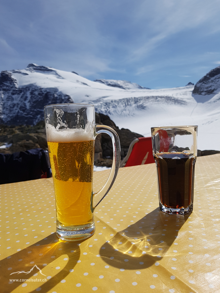 Einkehr bei der SAC Tierbergli Hütte 2795m (Homepage / Karte). Danke fürs sponsern :-)