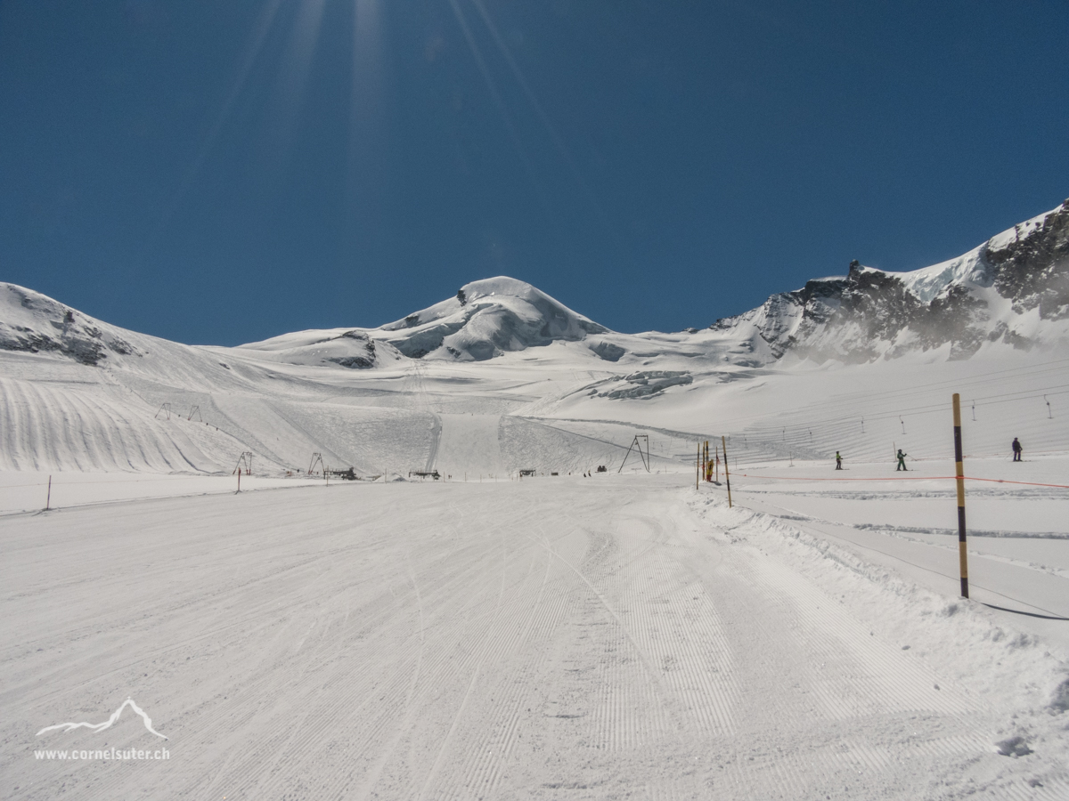 Letzte Sicht zurück zum Allalin, schön gsie, nun Abfahrt auf den Pisten bis Saas-Fee zur Alpin Express Talstation!