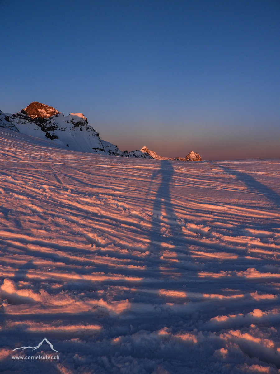 Schattenspiel und das Schärhorn 3294m.