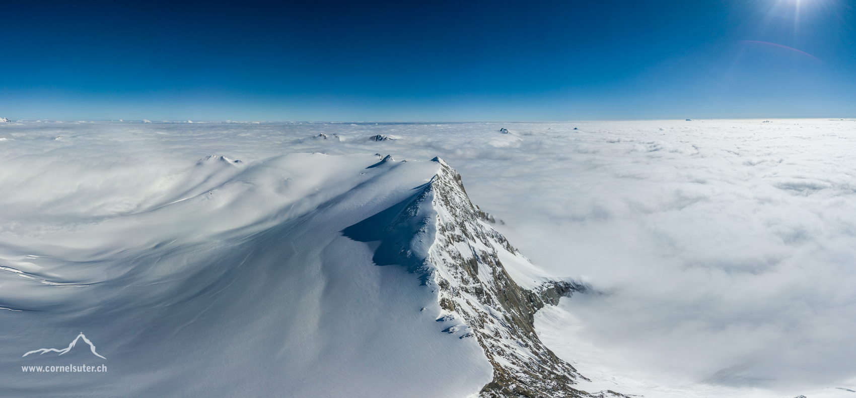 Flugpanobild zum Dammastock, links der Rhonegletscher.