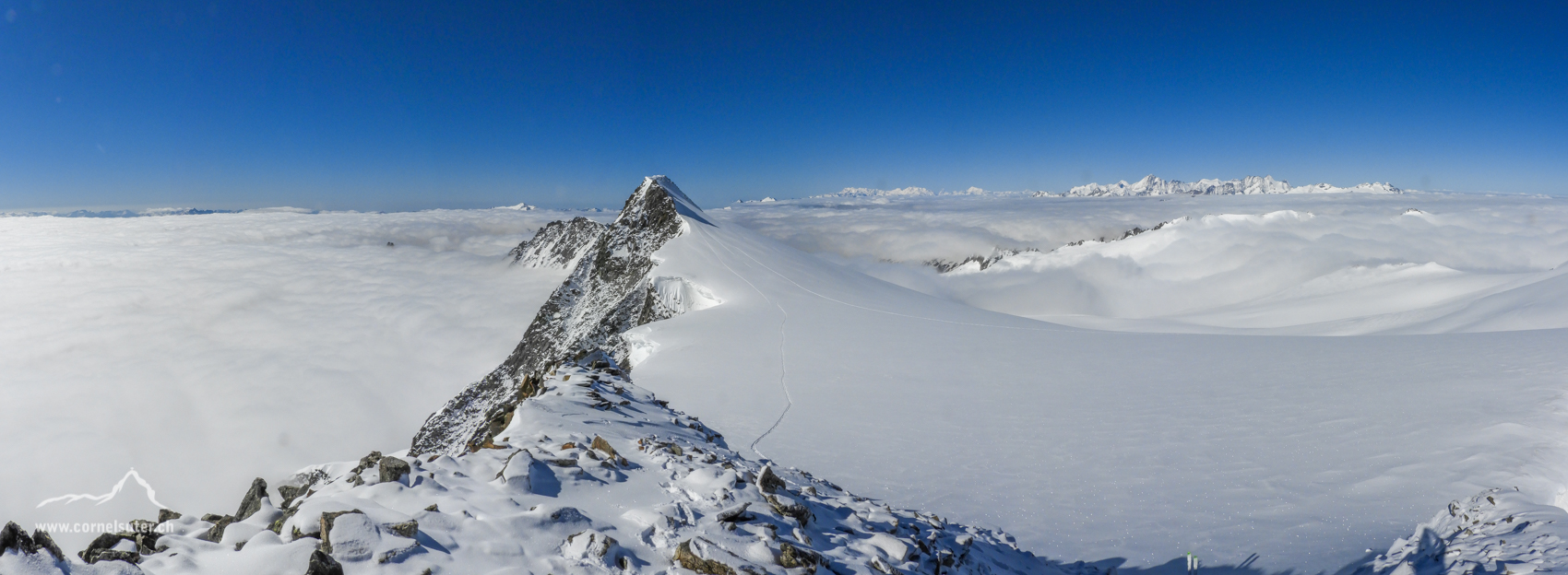 Pano auf dem Schneestock 3608m mit Sicht zum Dammastock 3630m.