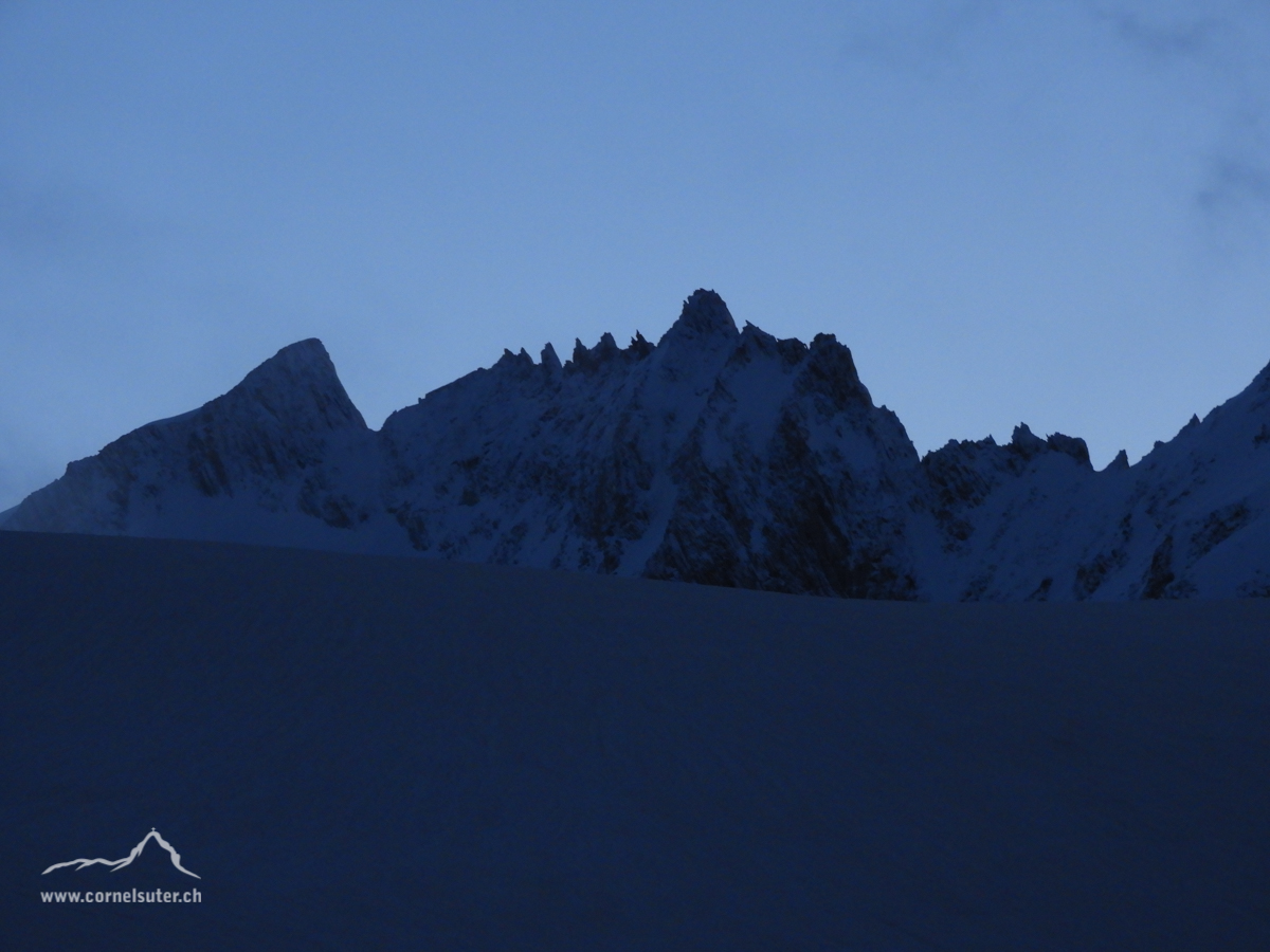 Beim Aufstieg auf dem Rhonegletscher mit Sicht zum Rhonestock.