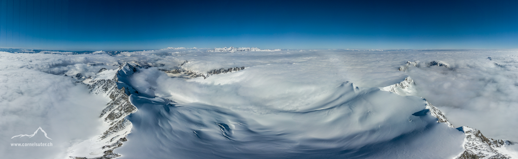 Flugpanobild, links wäre das Urnerland, nach rechts über die Walliser zu den Berneralpen, ganz rechts wieder das Sustenhorn 3503m.