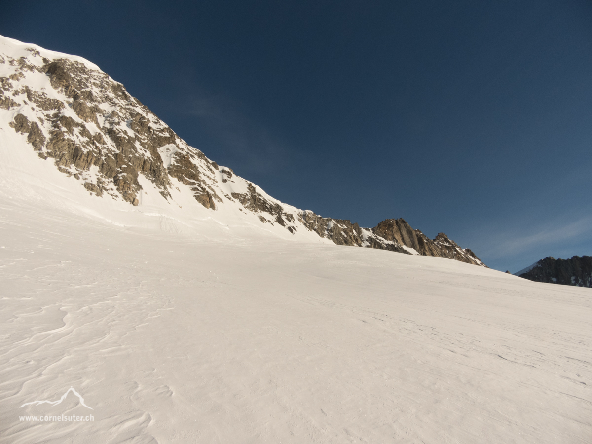 Hinüber queren zum Skidepot.