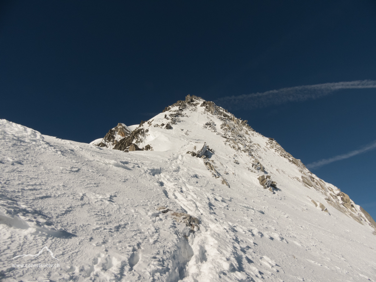Skibergsteigen hinauf zum Gipfel des Galenstock 3586m.
