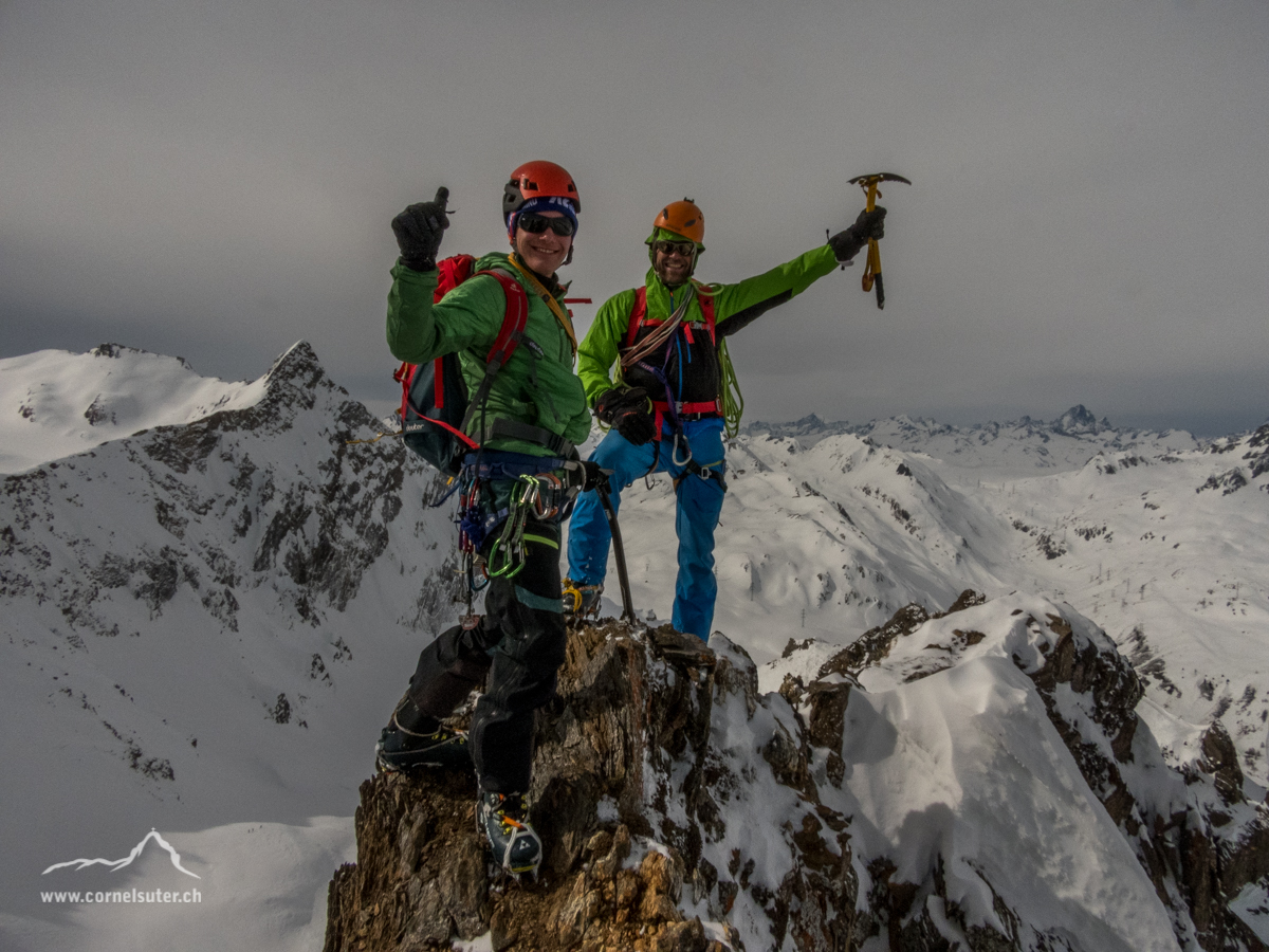 Gipfelglück auf dem Pizzo Grandinagia 2774m, wir haben es mit Umwegen doch noch geschafft.