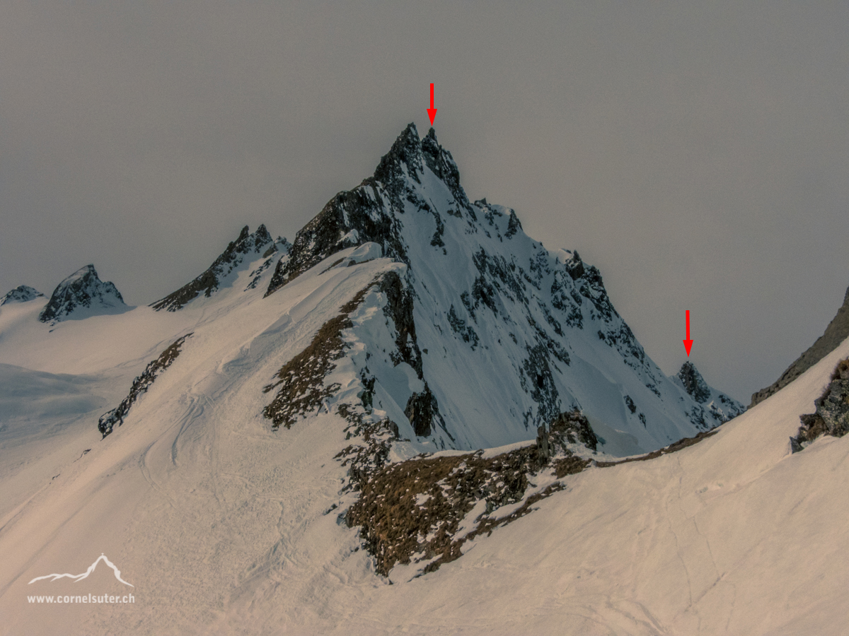 Beim Aufstieg in die erwähnte Lücke sieht man den Skigipfel (rechts) und Hauptgipfel des Grandinagia.