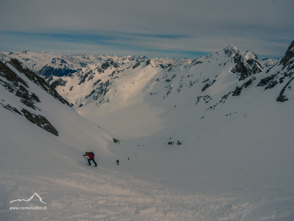 Bei der Lücke angekommen Abfahrt auf den Vallegia Gletscher.