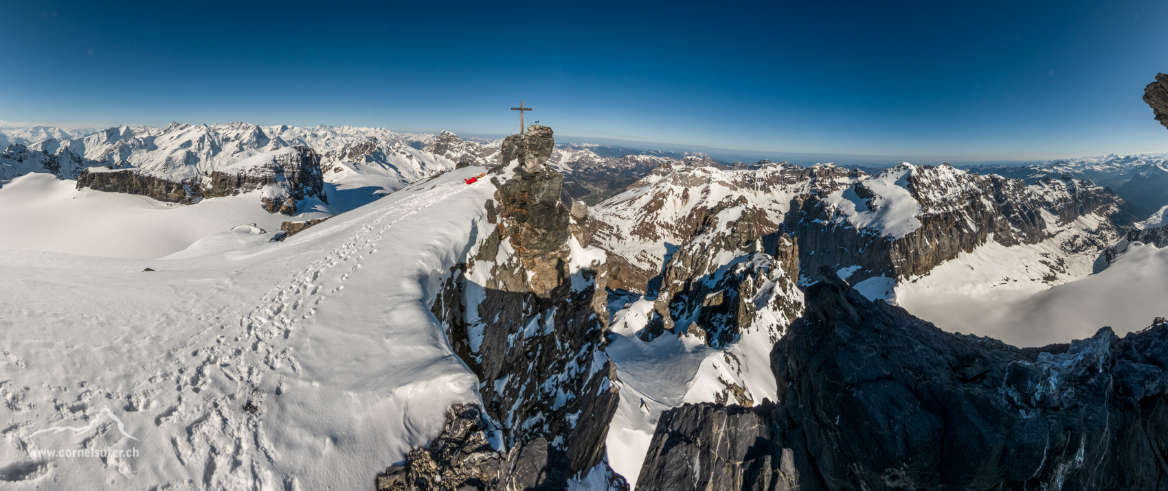 Panobild auf dem Gross Spannort 3198m.