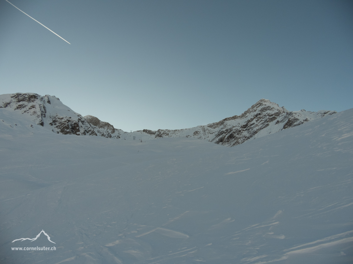 Die Route führt zu den Strommasten auf der Lücke, Bocchetta di Formazorra 2687m.
