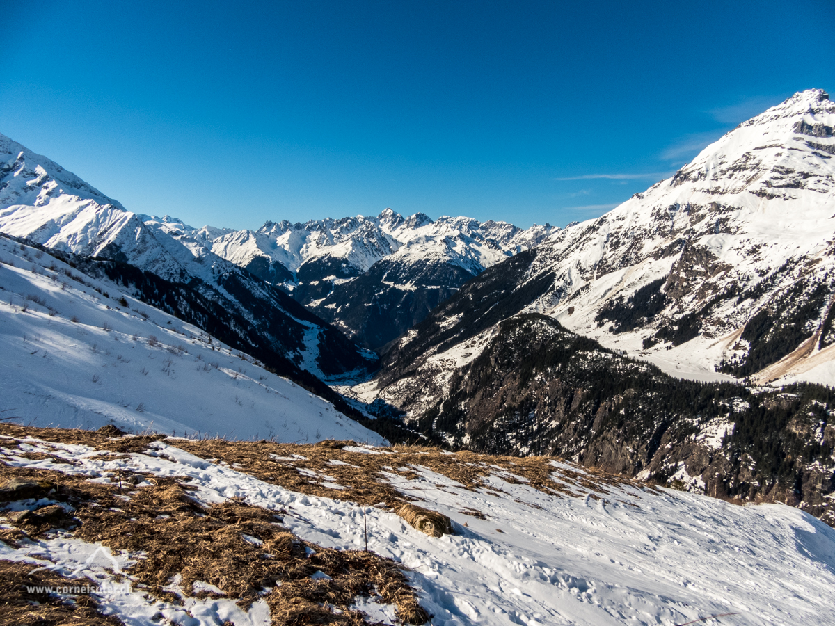 Beim Ligegg Hüttli 1834m...