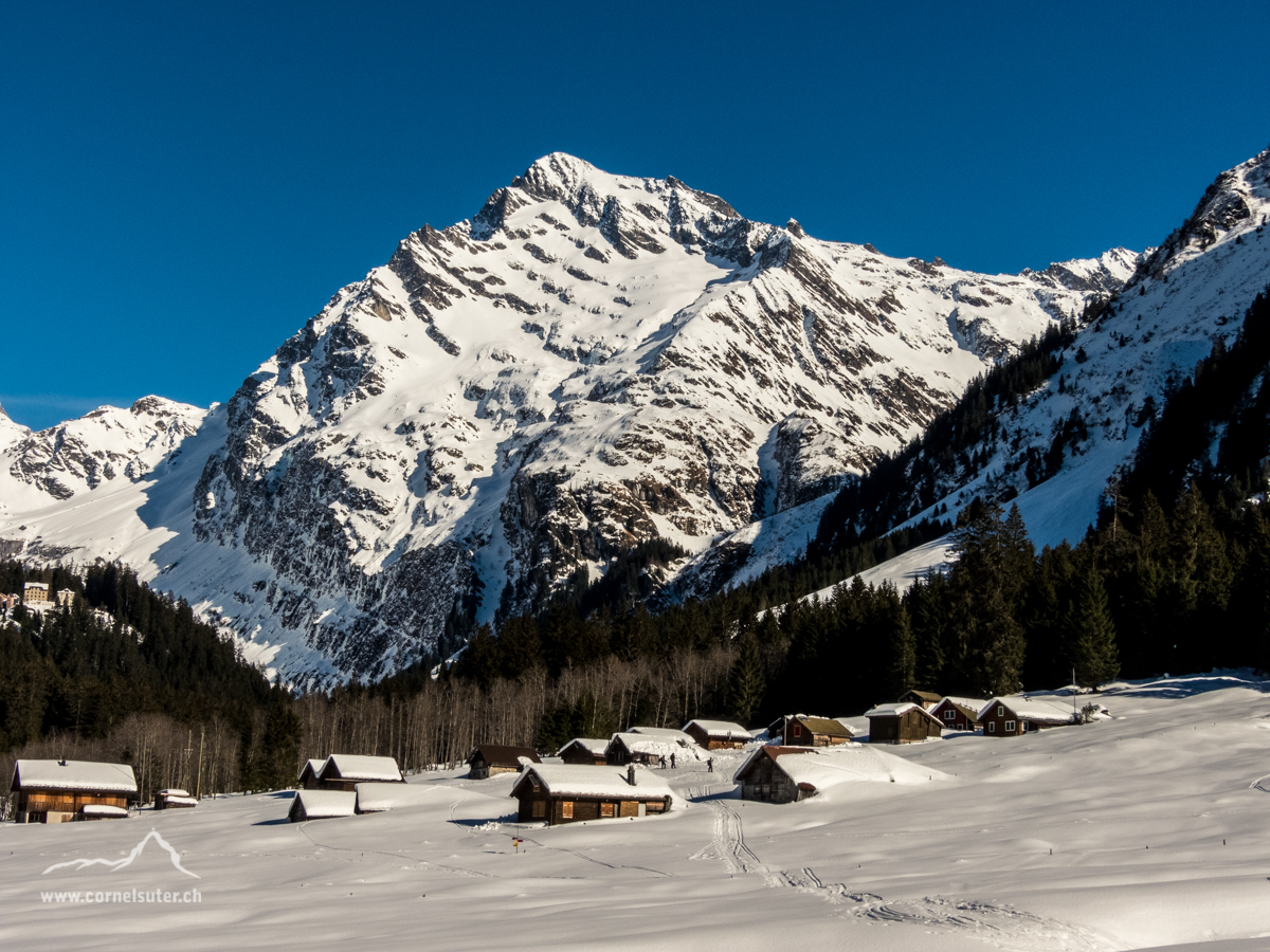 Imposant die Alp Stössi mit dem Gross Düssi 3256m!!!