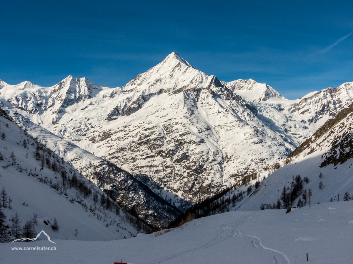 Wir sind bei Ottawe, Imposant das Weisshorn 4506m, man könnte meinen dass wir Kilometer weit entfernt sind von der Zivilisation....