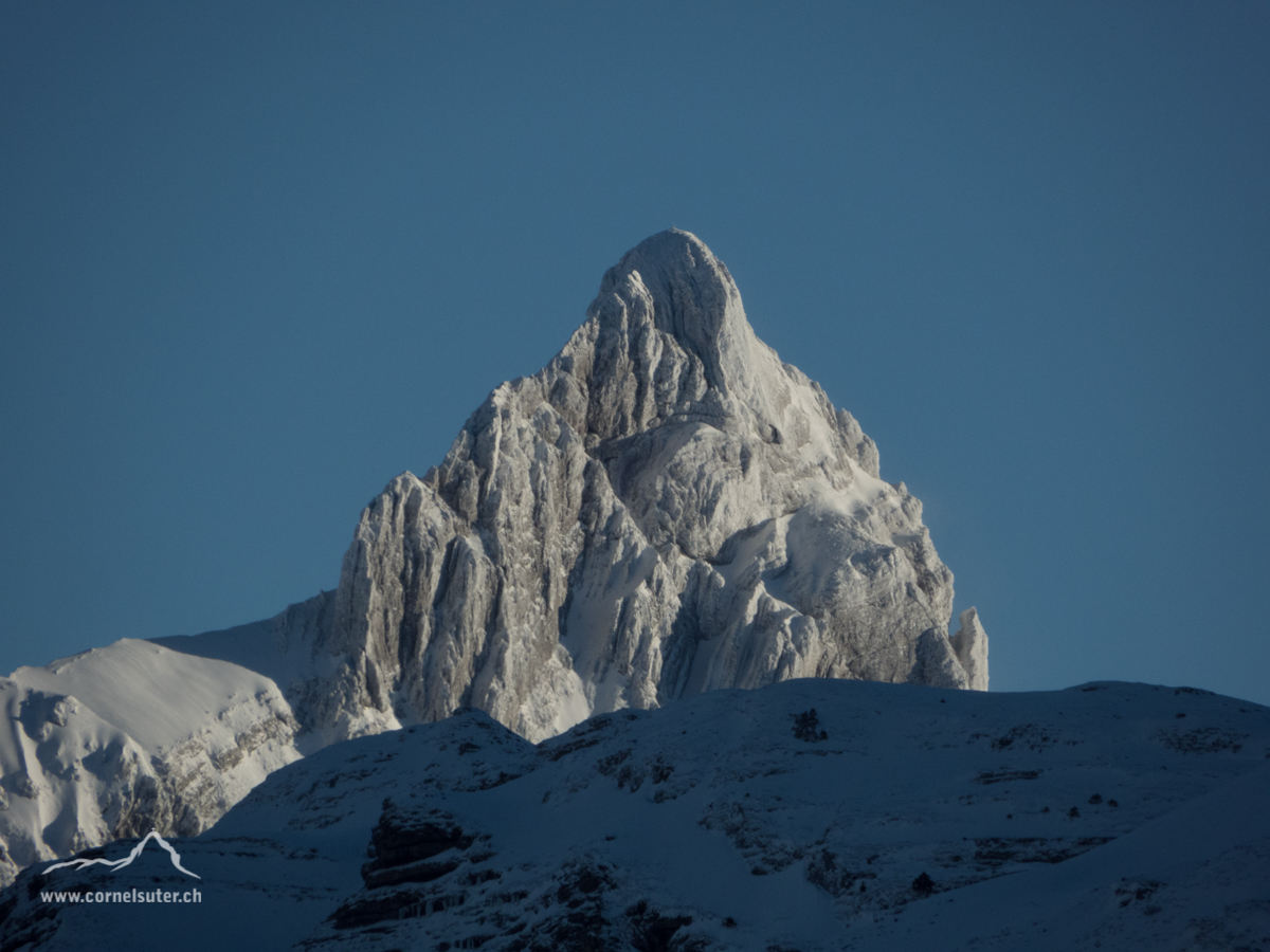 Auch bei der Abfahrt zieht es meine Sicht zum Höch Turm 2666m.