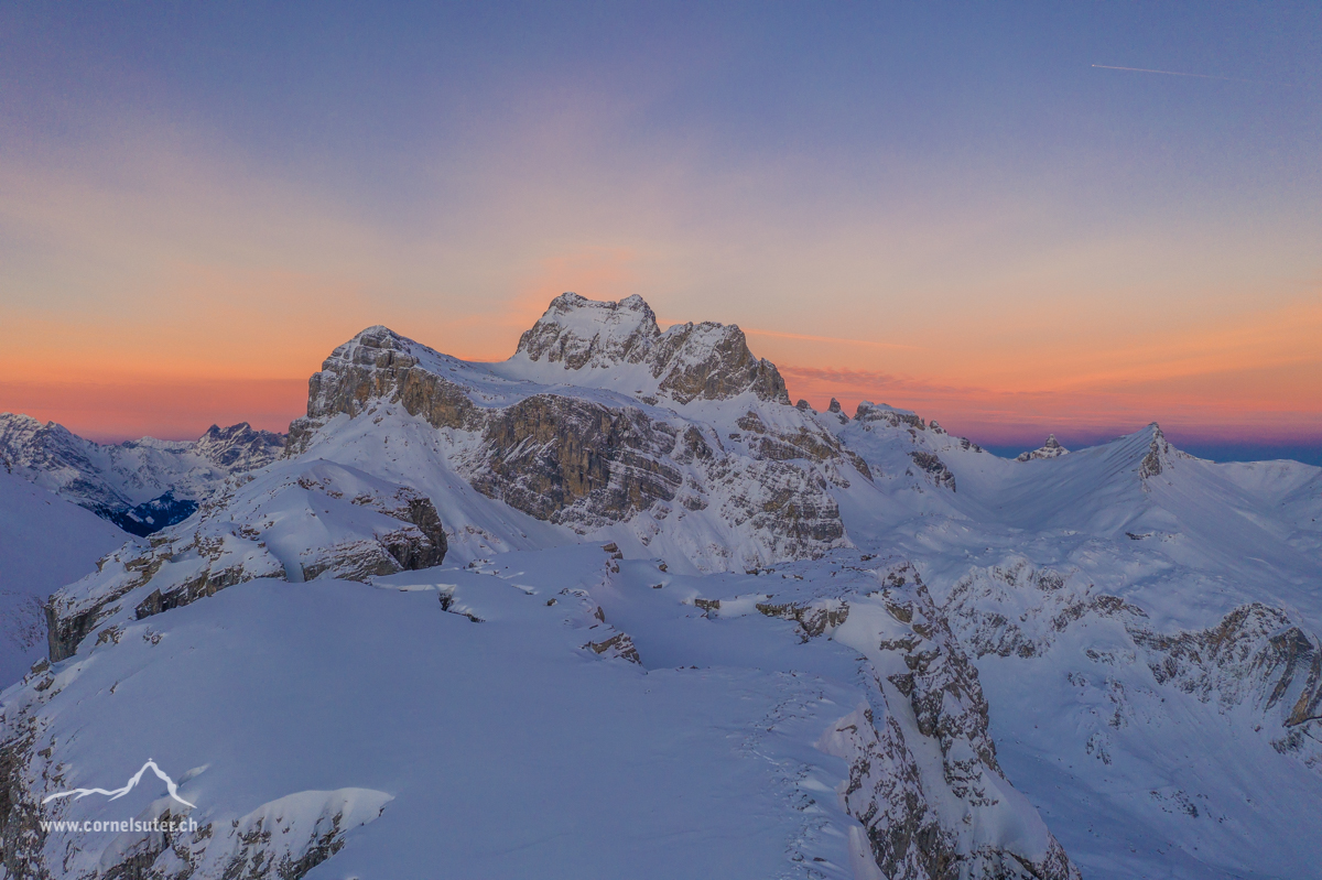 Flugbild Sicht zur Schächentaler Windgällen 2764m.